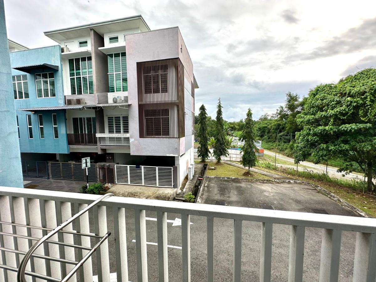 Springfield 3-Storey Cheerful Townhouse #Yoyo Homestay SDK Esterno foto