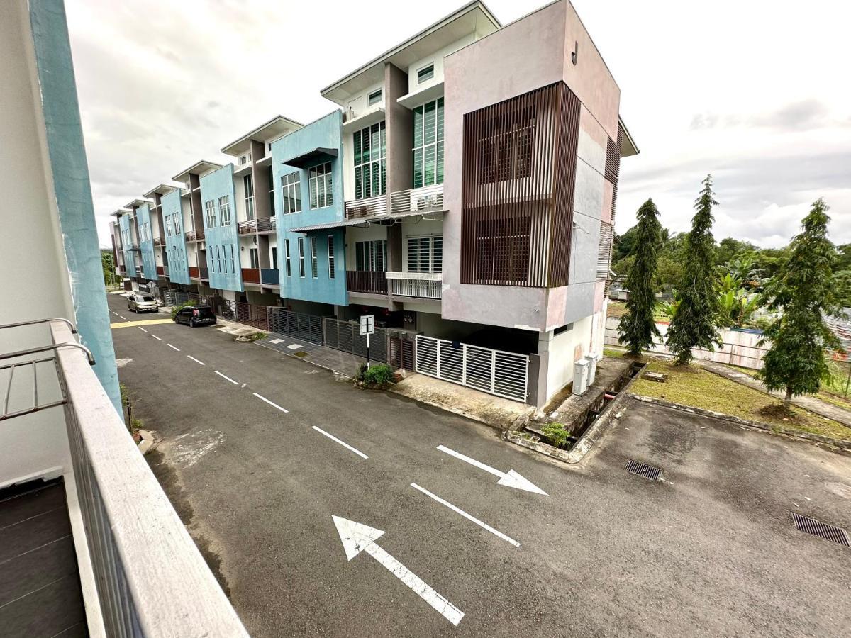 Springfield 3-Storey Cheerful Townhouse #Yoyo Homestay SDK Esterno foto