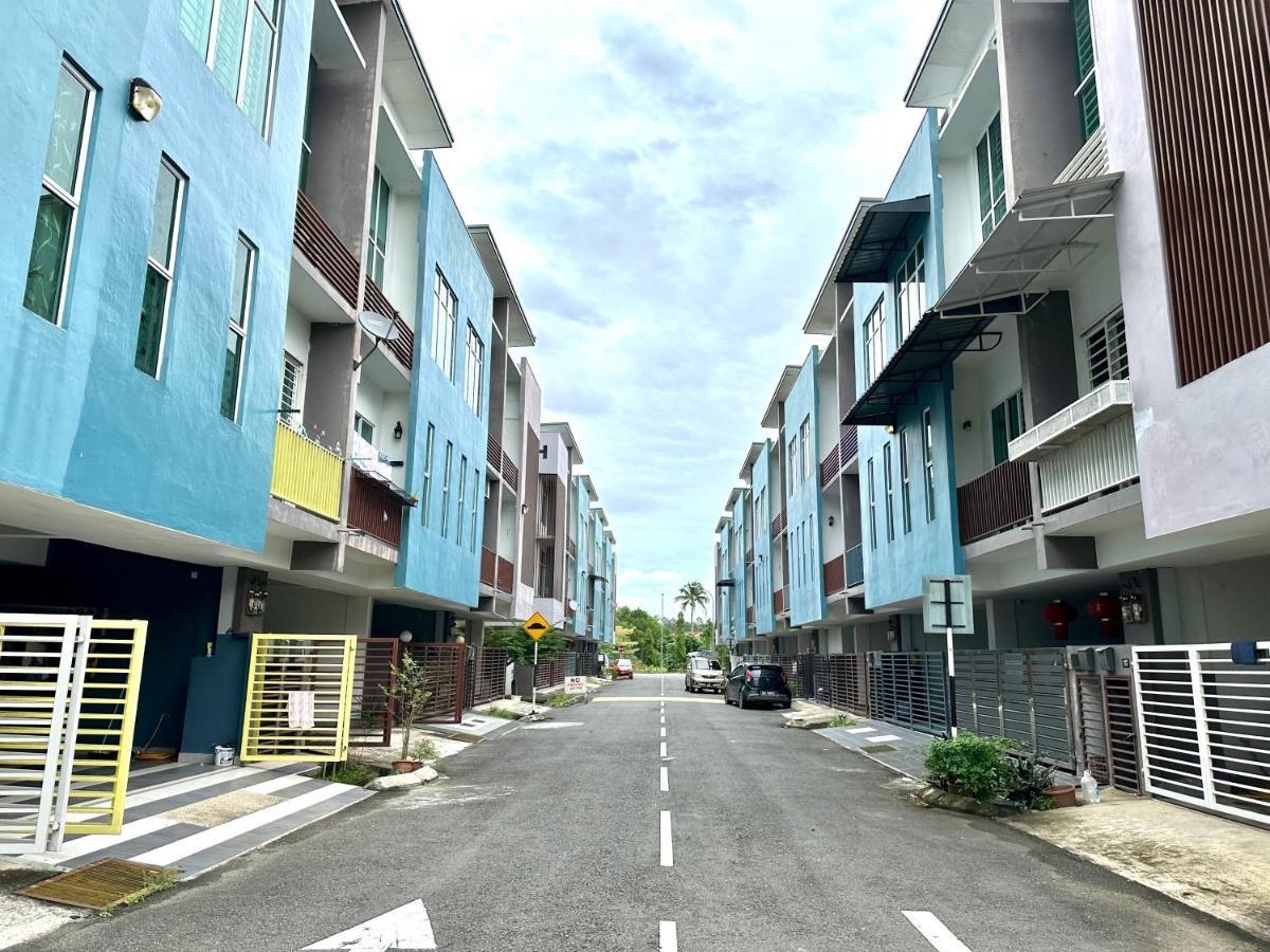 Springfield 3-Storey Cheerful Townhouse #Yoyo Homestay SDK Esterno foto